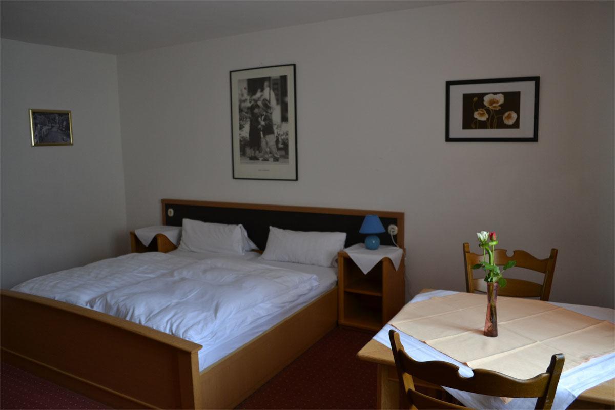 Hotel Zum Taunus Eppstein Ngoại thất bức ảnh